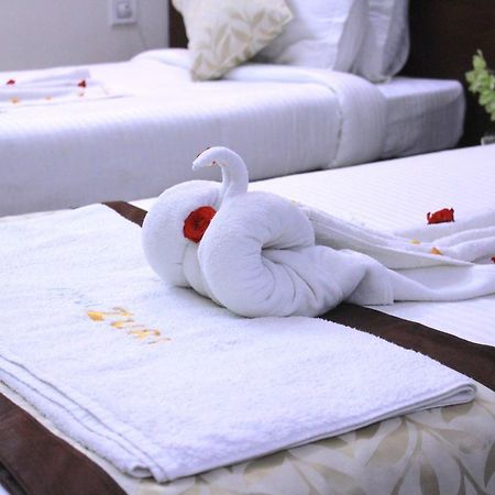 Hotel Zuri Guntūr Esterno foto
